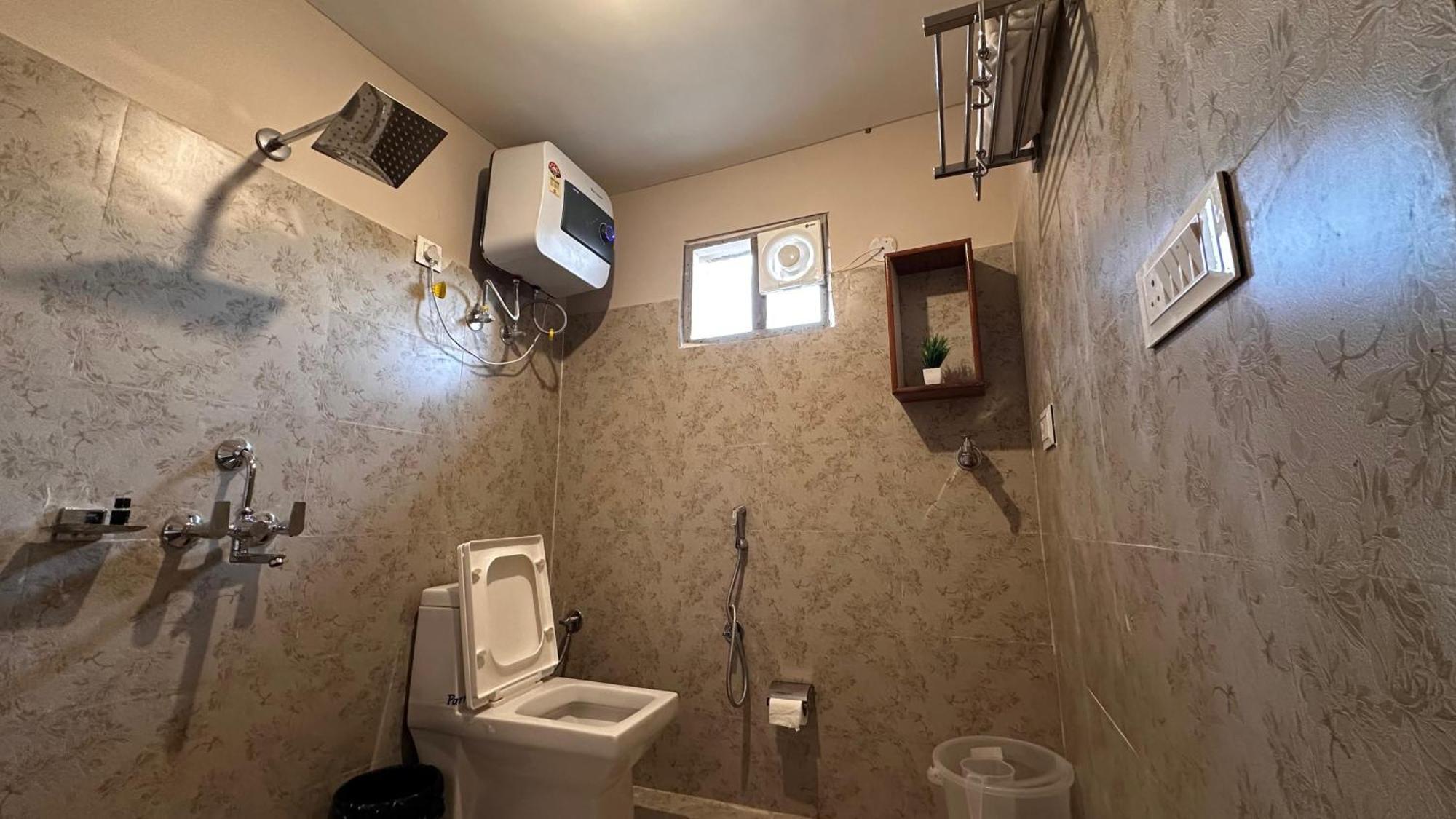 Hotel The Lumi Bīr Zewnętrze zdjęcie